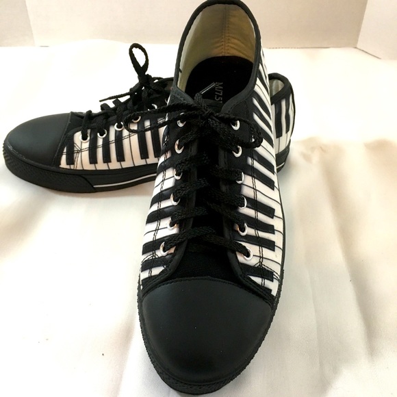 Piano key low top shoes. Like new condition. US10(E41) - Picture 2 of 13